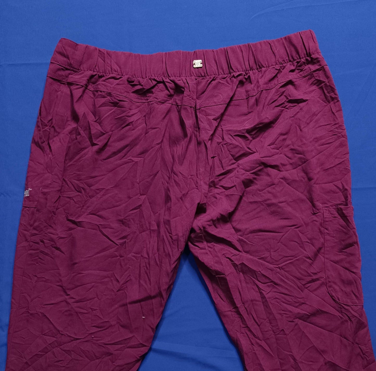 Pantalón burdeo talla L