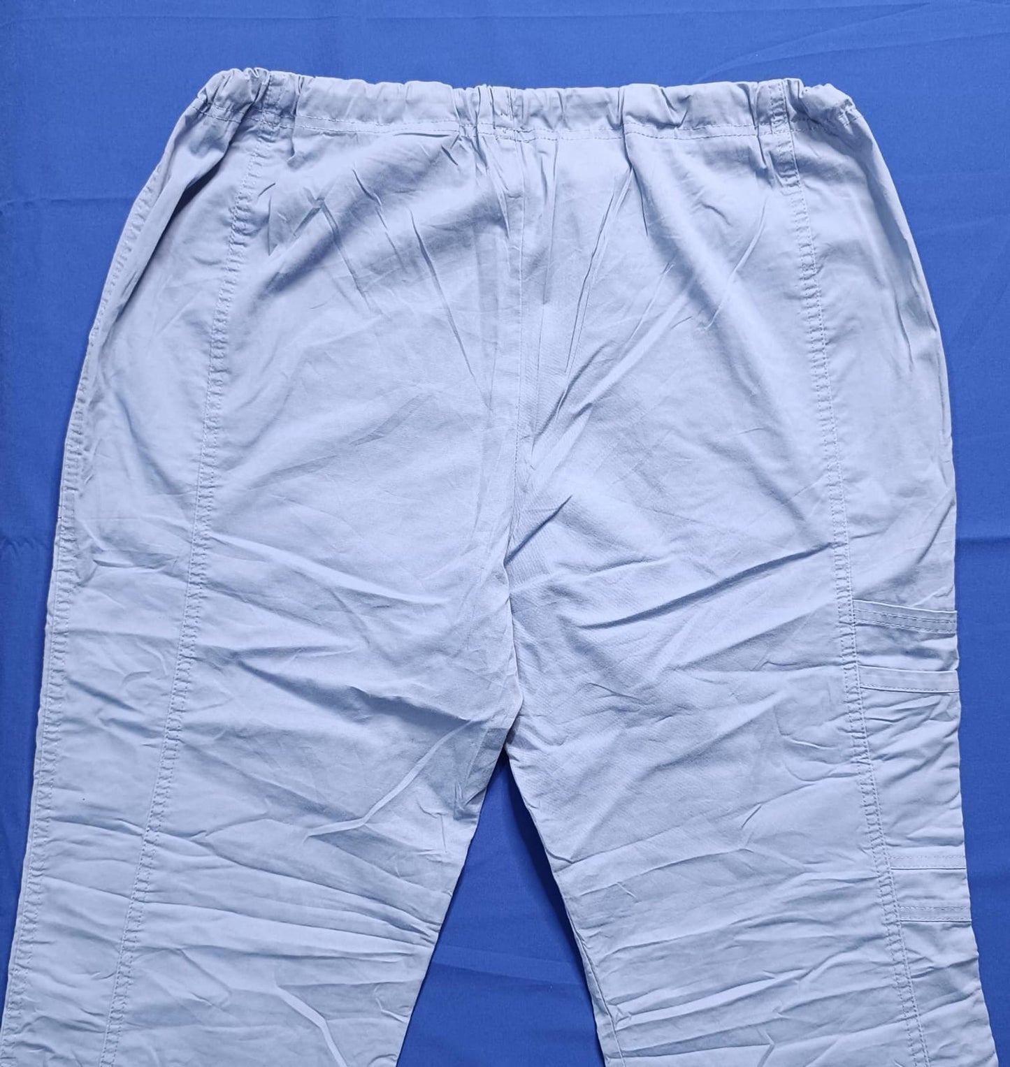 Pantalón celeste talla L
