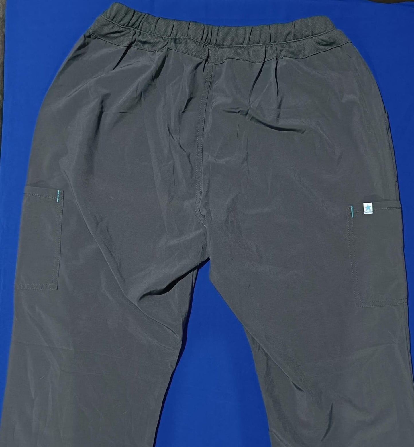 Pantalón gris talla L