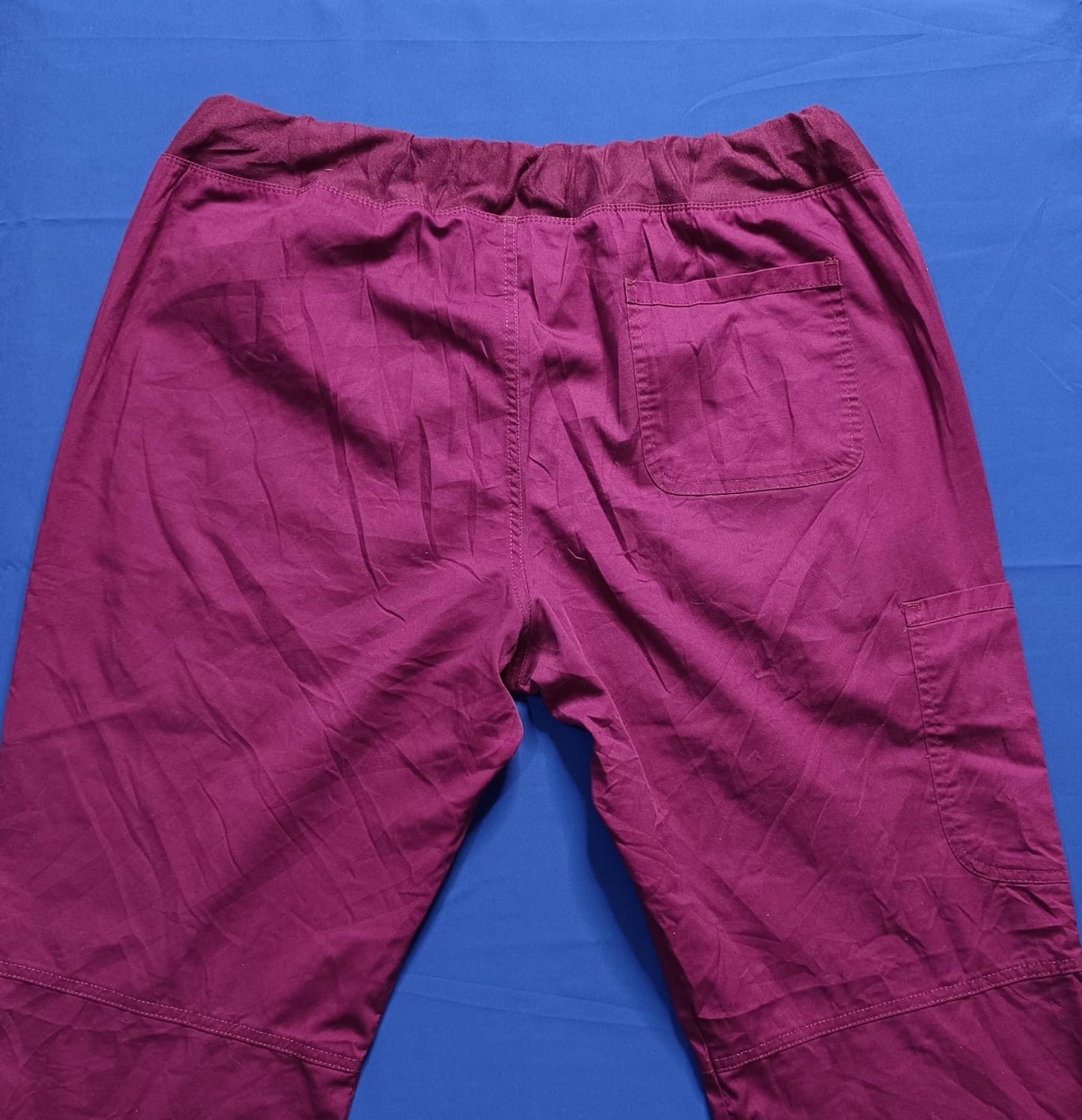 Pantalón burdeo talla L