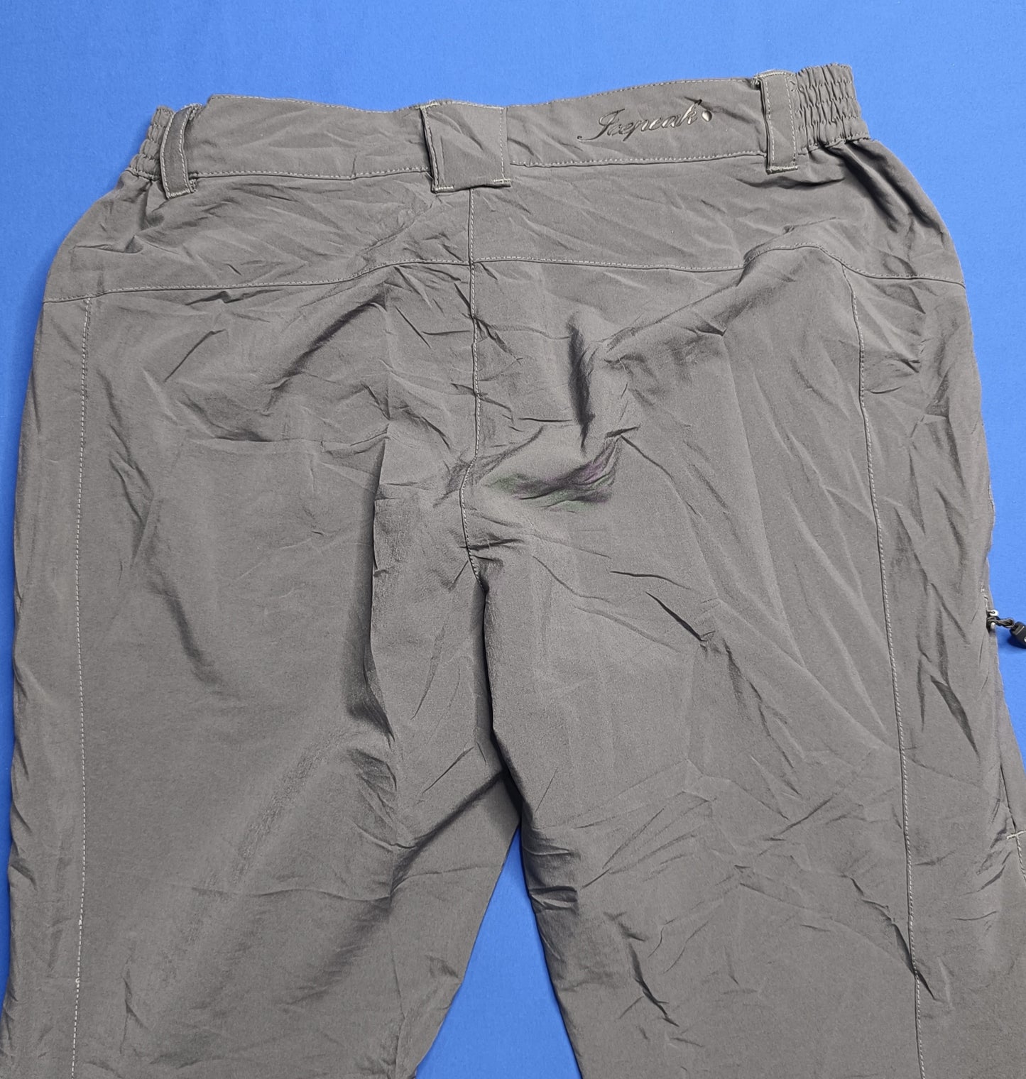 Pantalón gris talla S
