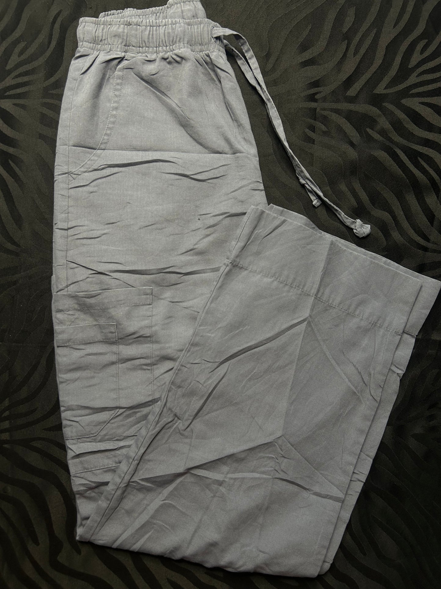 Pantalón gris talla XS