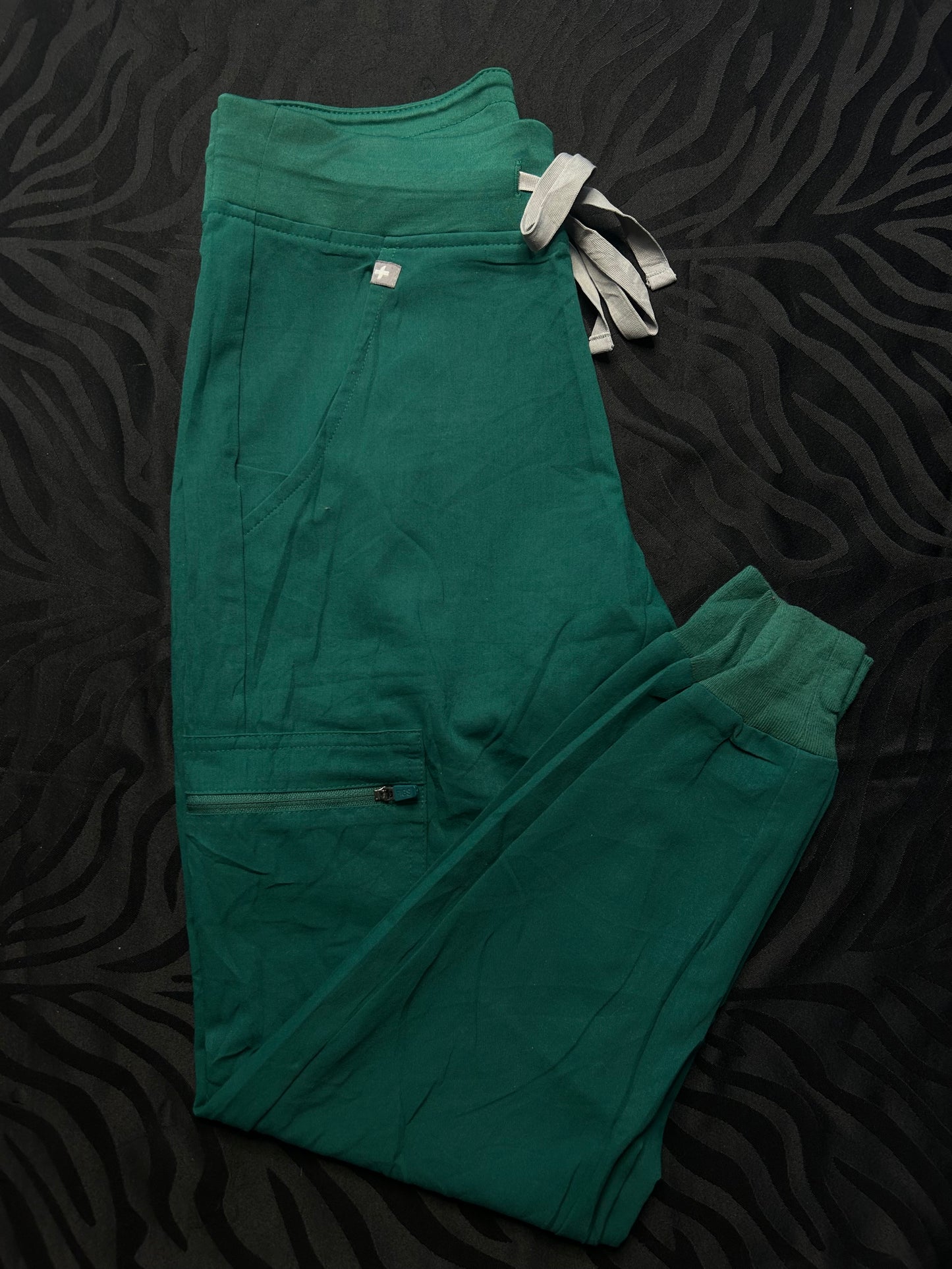 Pantalón verde figs talla XXS